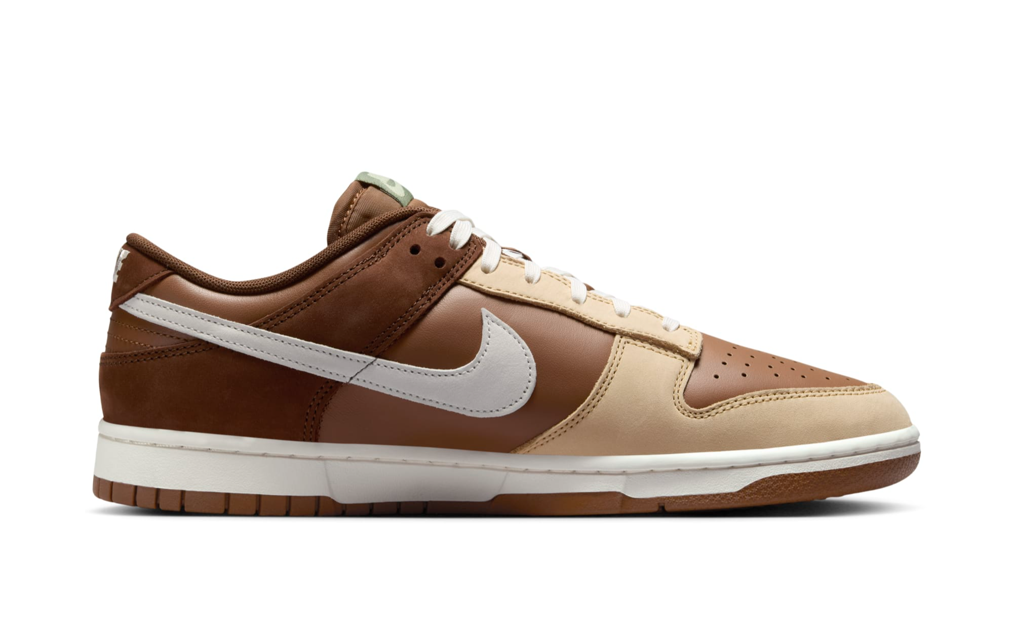 The Nike Dunk Low Appears With A New The Nike Dunk Low Appears With A New